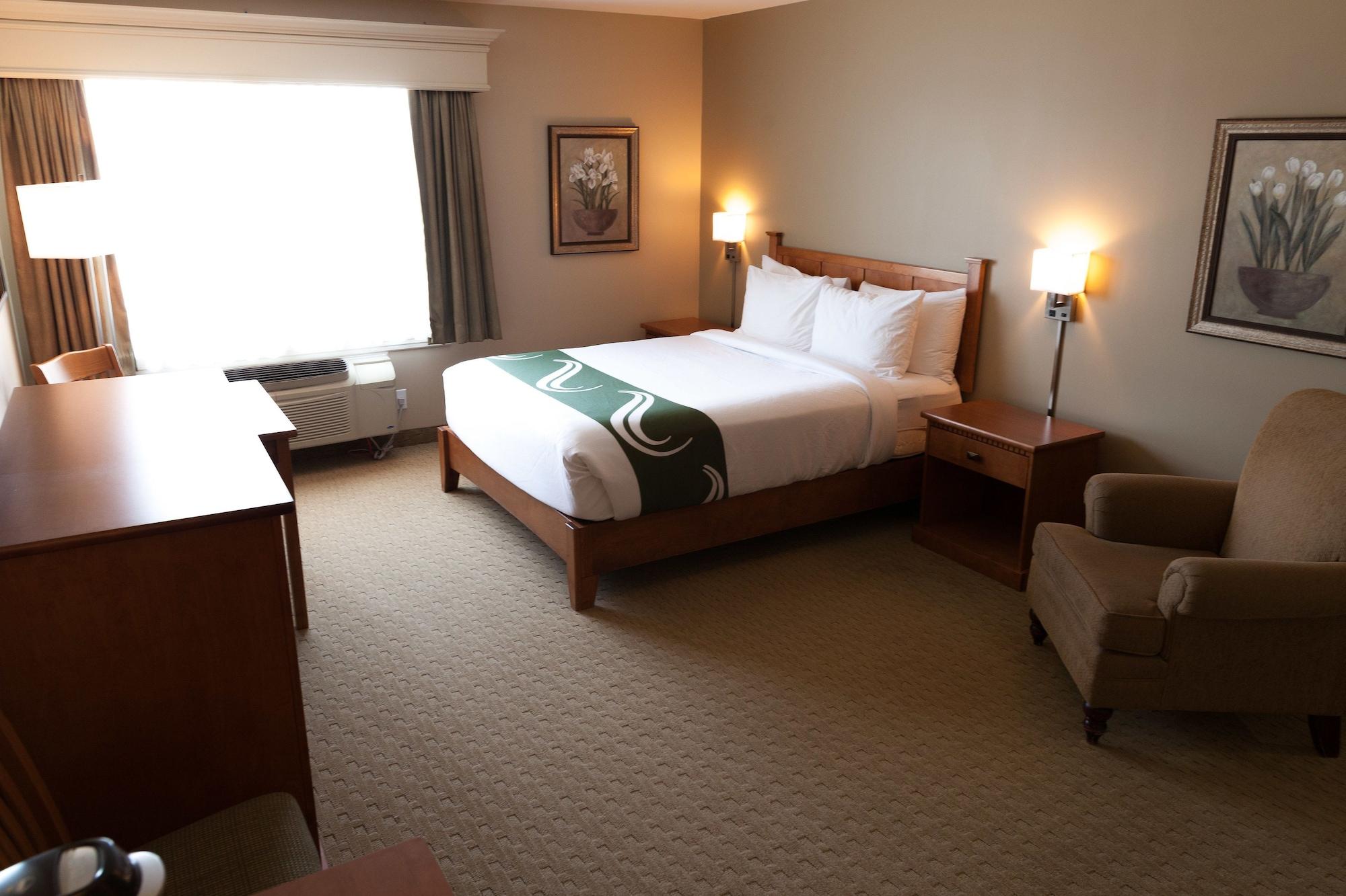 Quality Inn & Suites Amsterdam Fredericton Exterior foto
