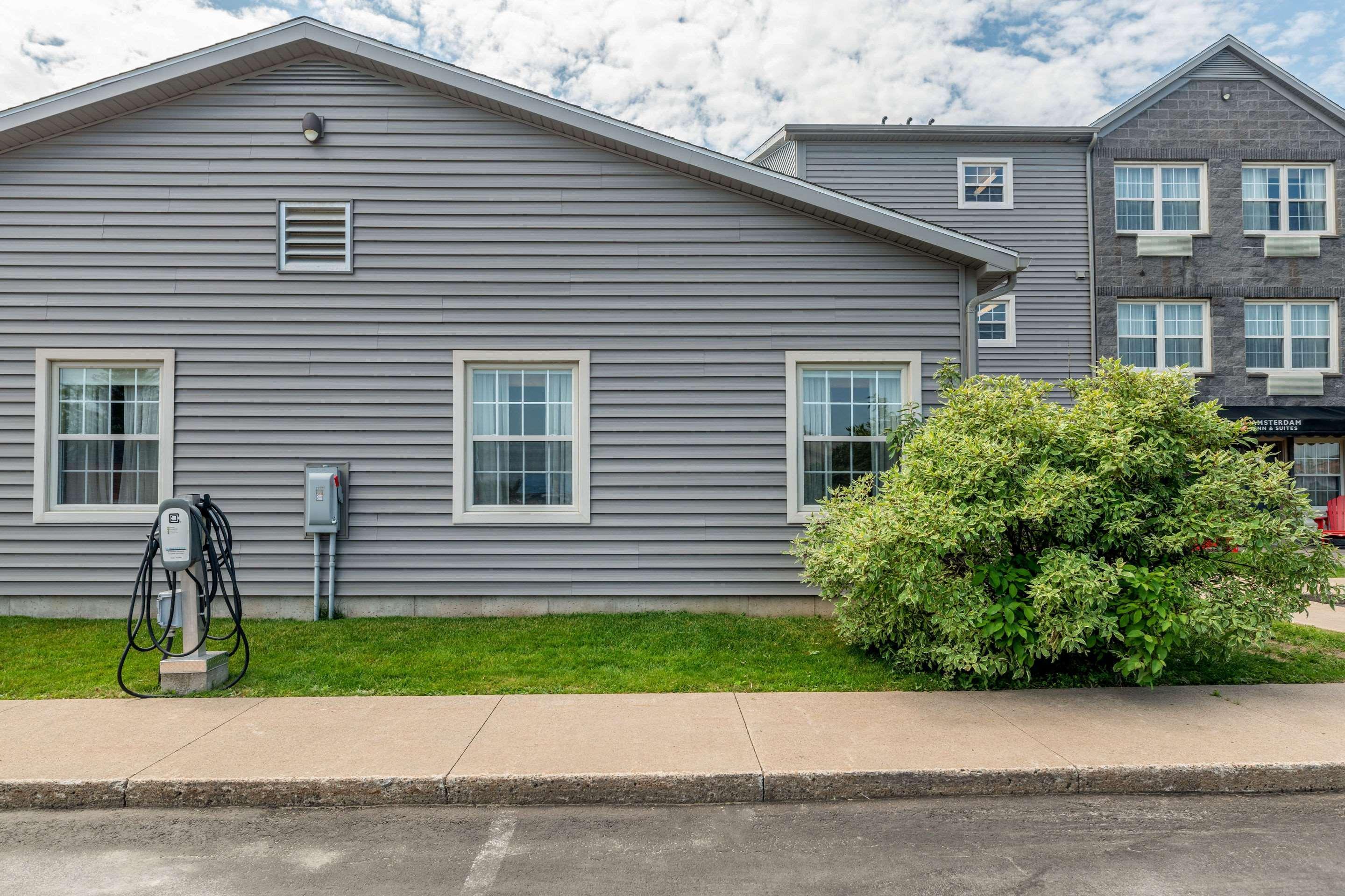 Quality Inn & Suites Amsterdam Fredericton Exterior foto