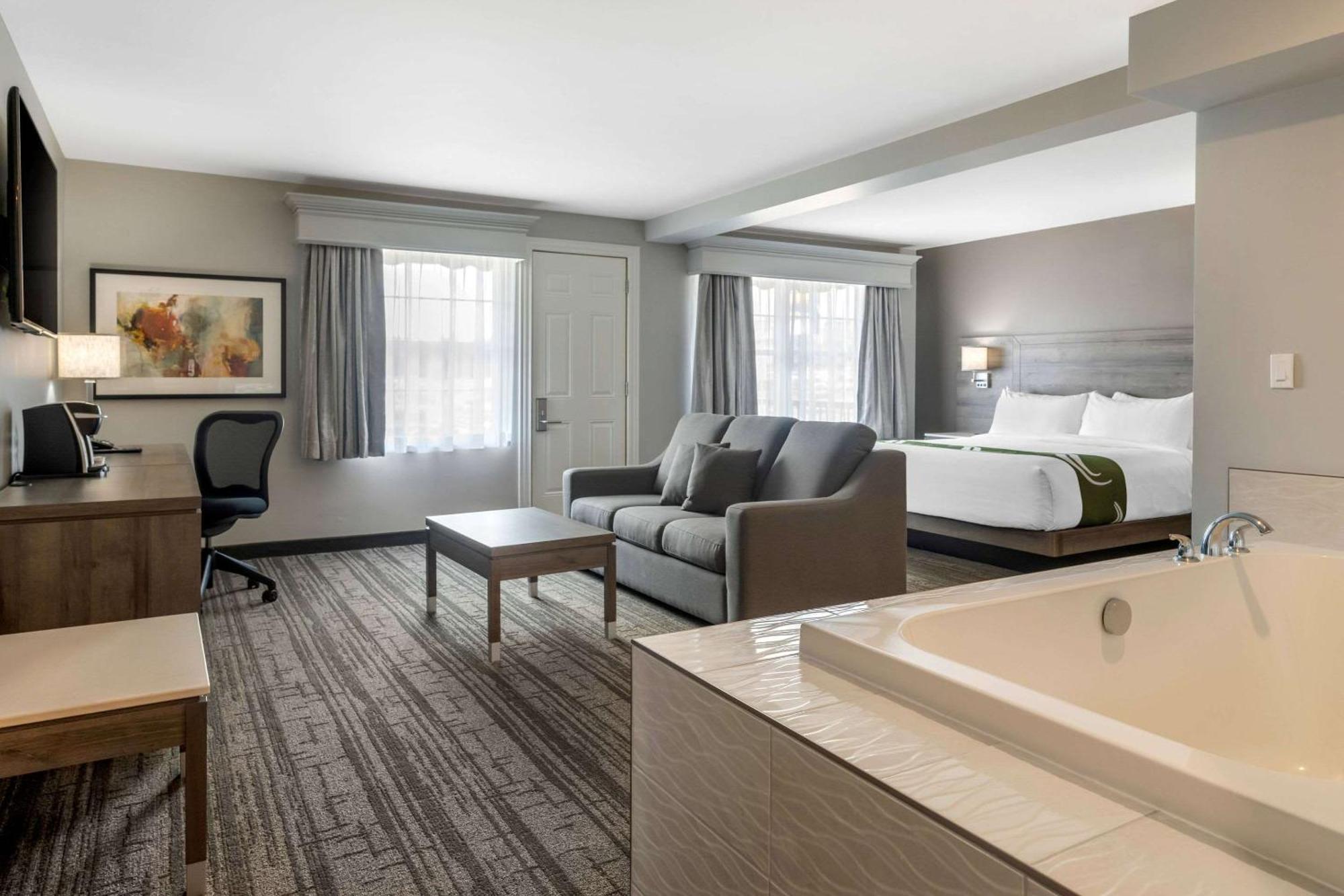 Quality Inn & Suites Amsterdam Fredericton Exterior foto