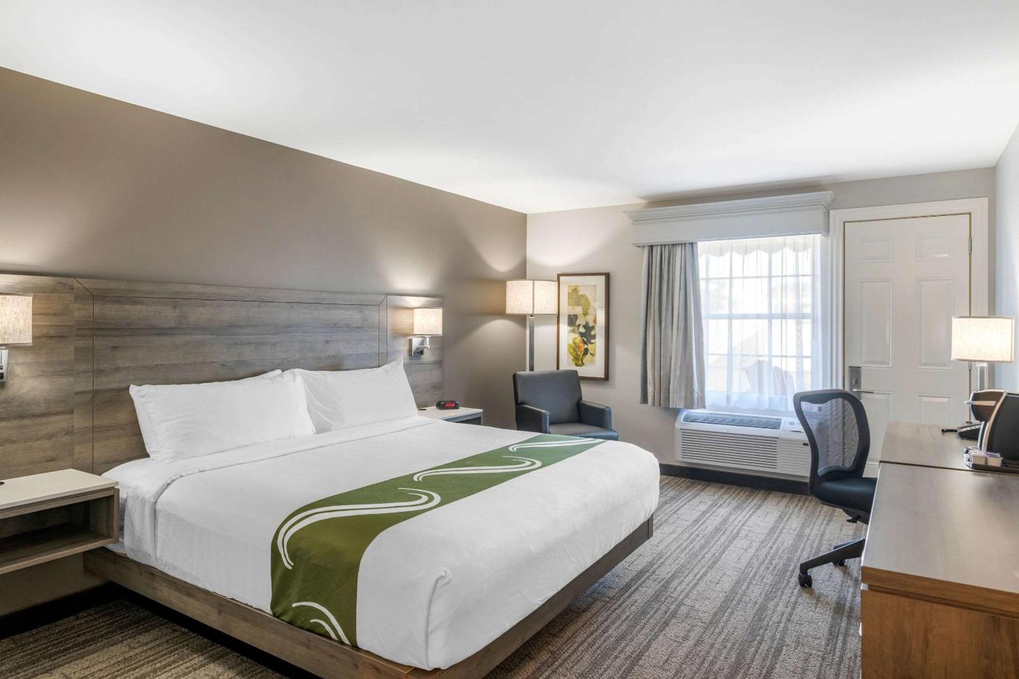 Quality Inn & Suites Amsterdam Fredericton Exterior foto