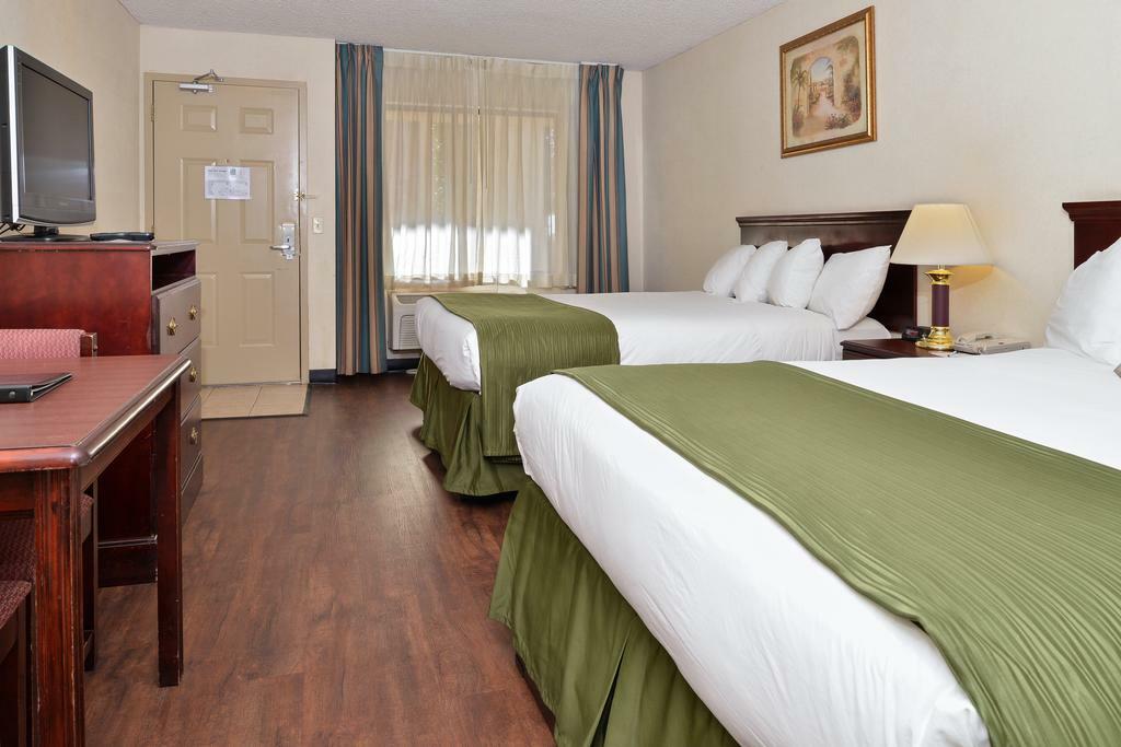 Quality Inn & Suites Amsterdam Fredericton Exterior foto